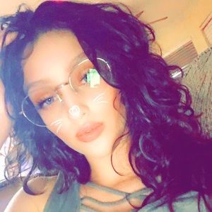 Meet your Posher, Lena